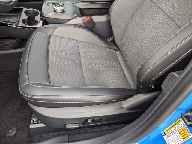 Vehicle image 13 of 43