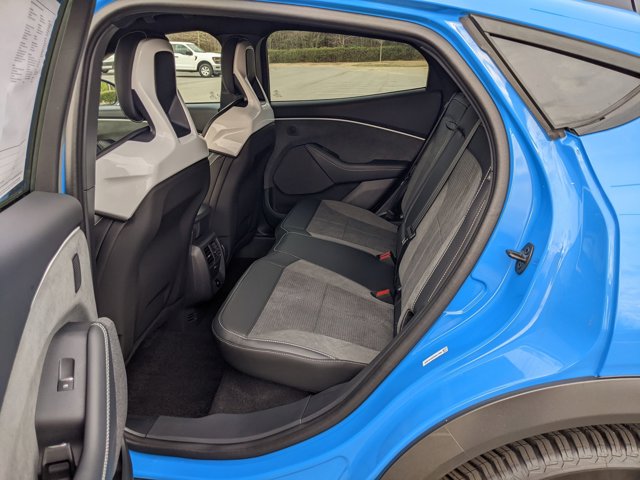 Vehicle image 29 of 43