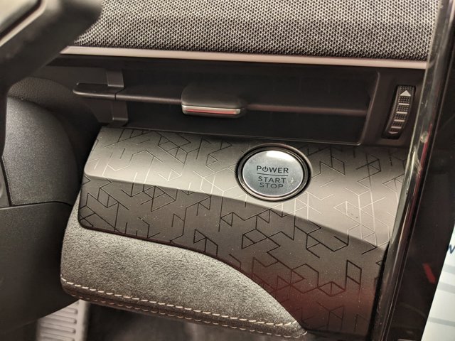 Vehicle image 26 of 43