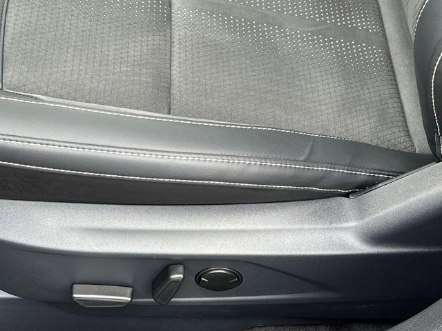 Vehicle image 11 of 26