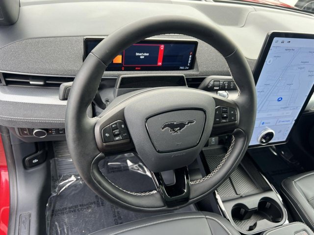 Vehicle image 13 of 26