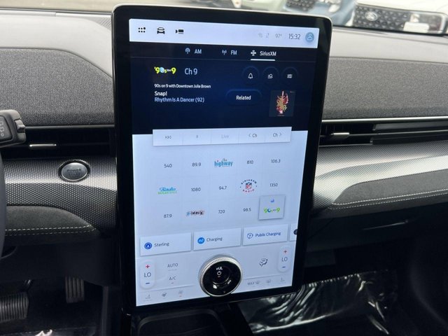 Vehicle image 15 of 26