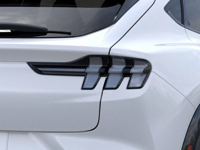 Vehicle image 28 of 31