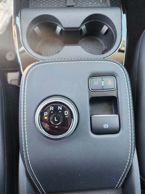 Vehicle image 17 of 34