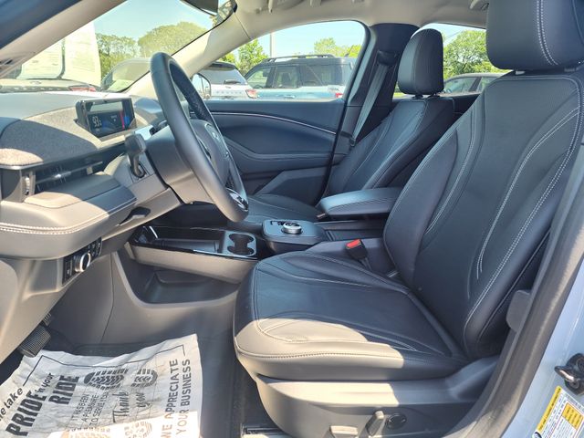 Vehicle image 10 of 34