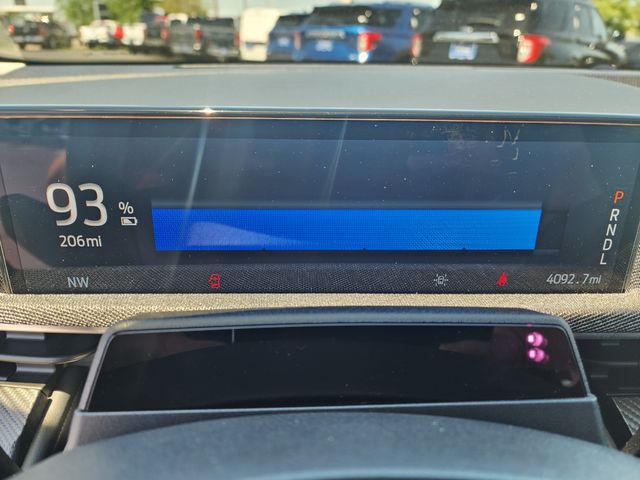 Vehicle image 14 of 34