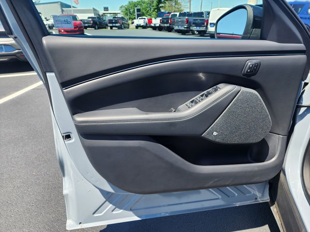 Vehicle image 9 of 34