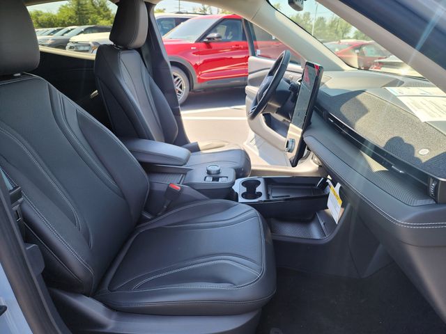 Vehicle image 26 of 34