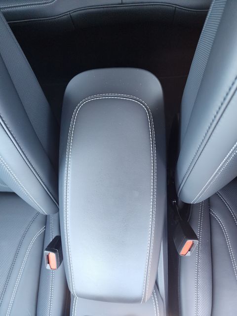 Vehicle image 18 of 34