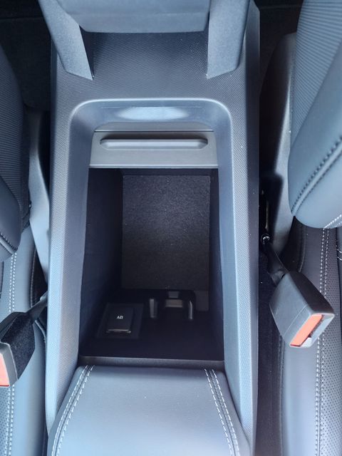 Vehicle image 20 of 34