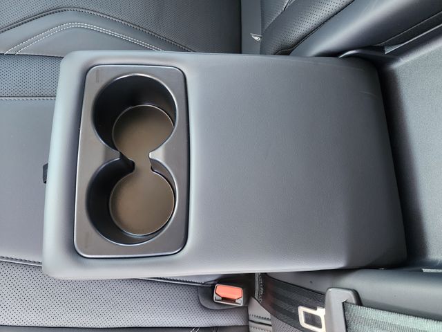 Vehicle image 23 of 34