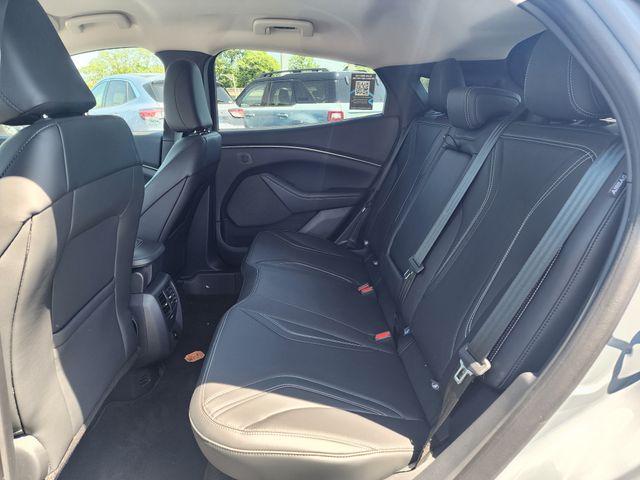 Vehicle image 22 of 34