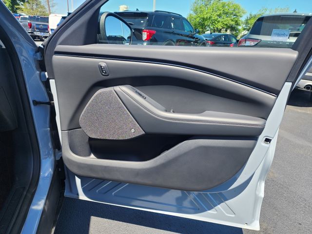 Vehicle image 25 of 34