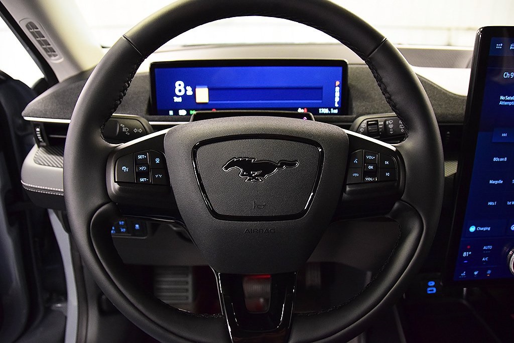 Vehicle image 20 of 35