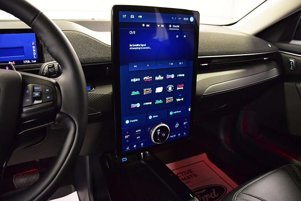 Vehicle image 23 of 35