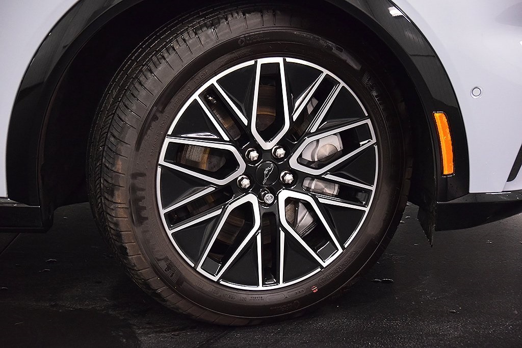 Vehicle image 11 of 35