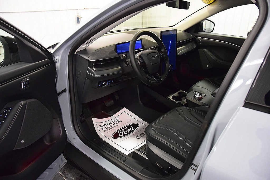 Vehicle image 16 of 35