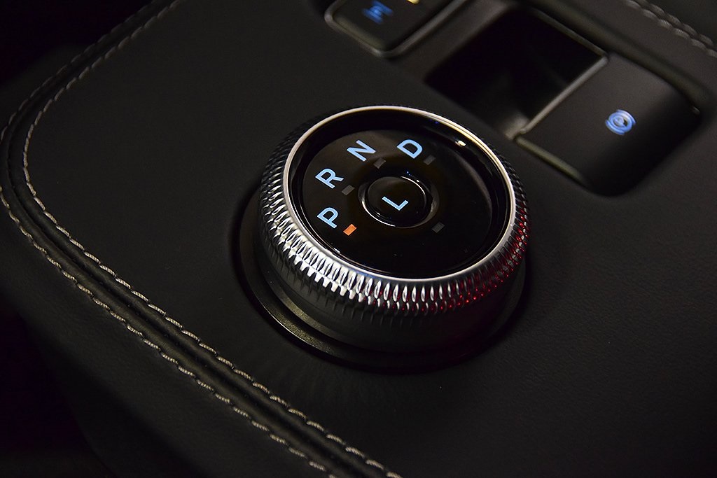 Vehicle image 27 of 35