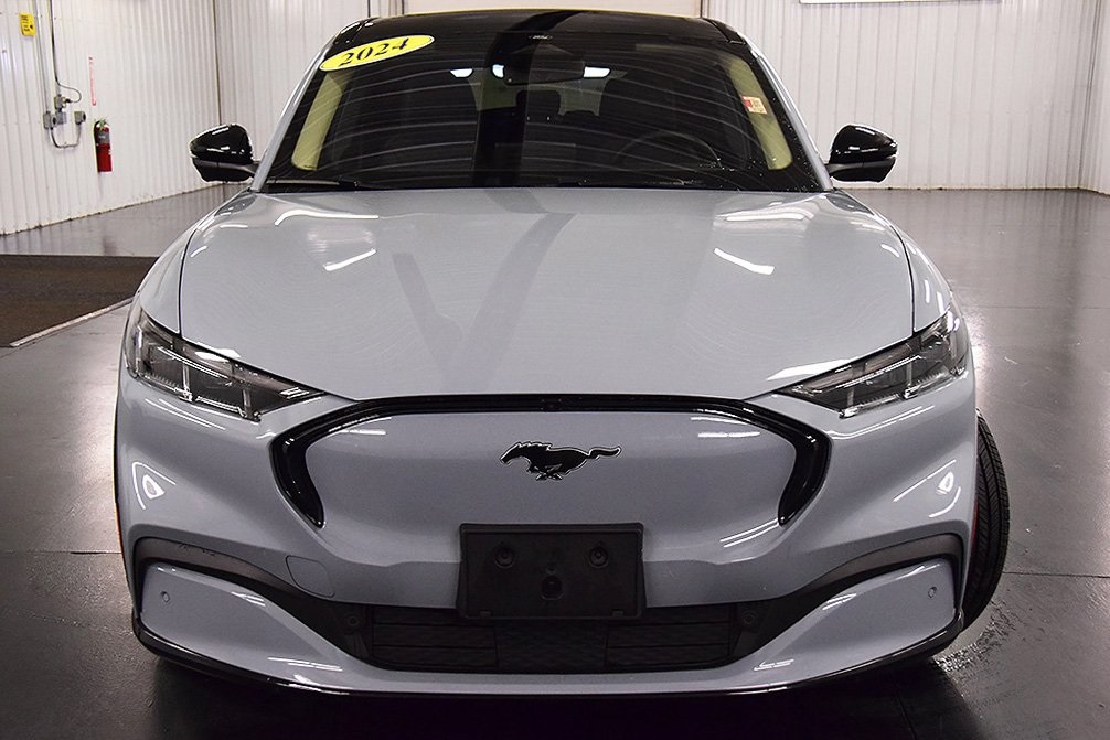 Vehicle image 10 of 35