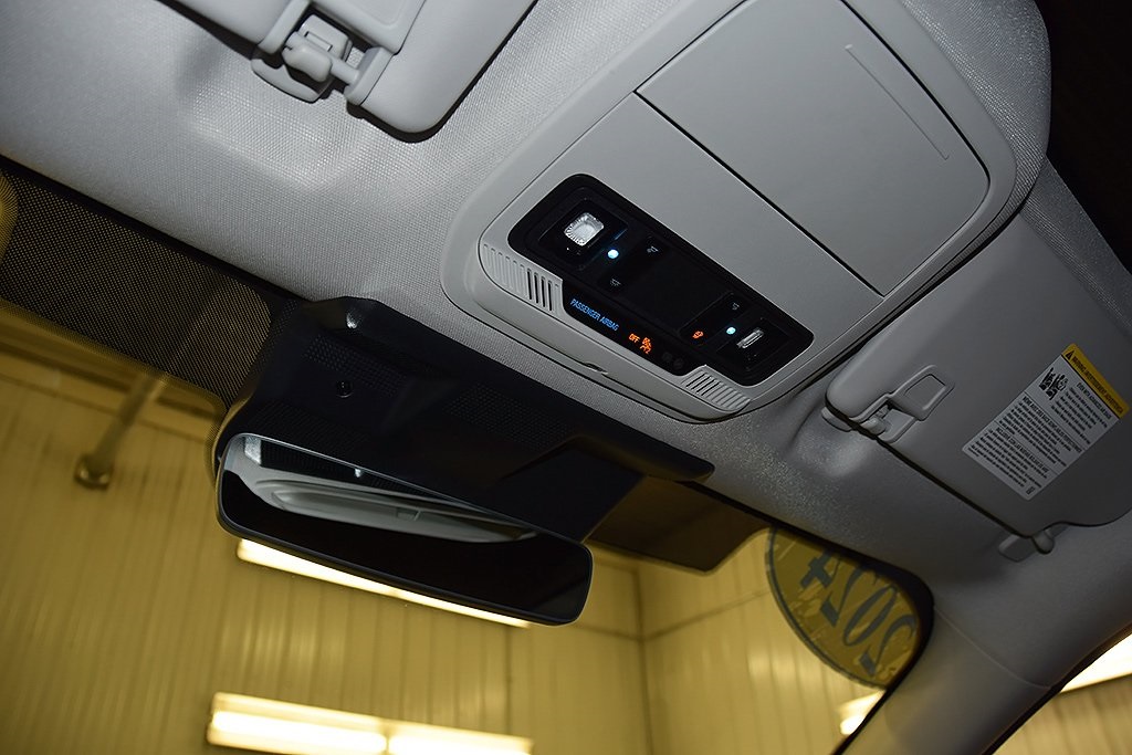 Vehicle image 28 of 35