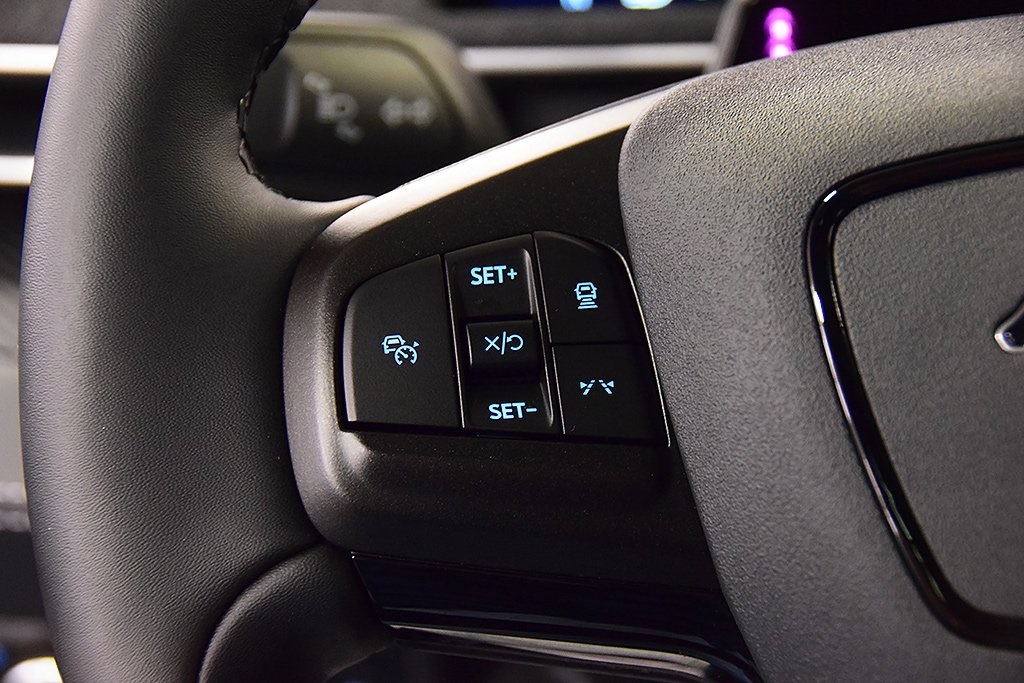 Vehicle image 21 of 35