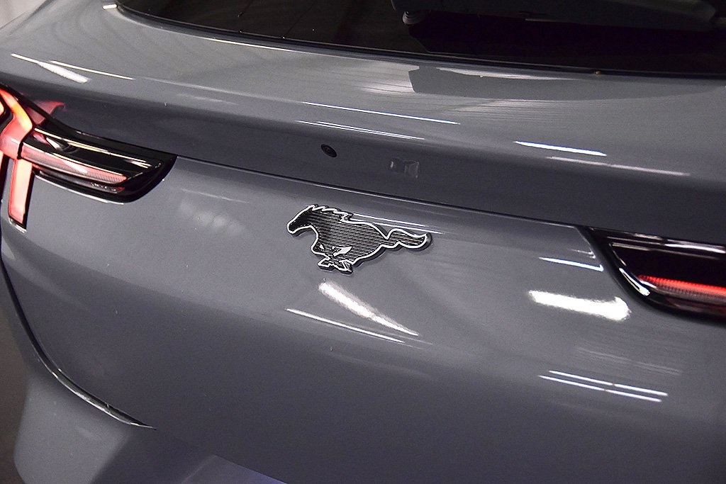 Vehicle image 13 of 35