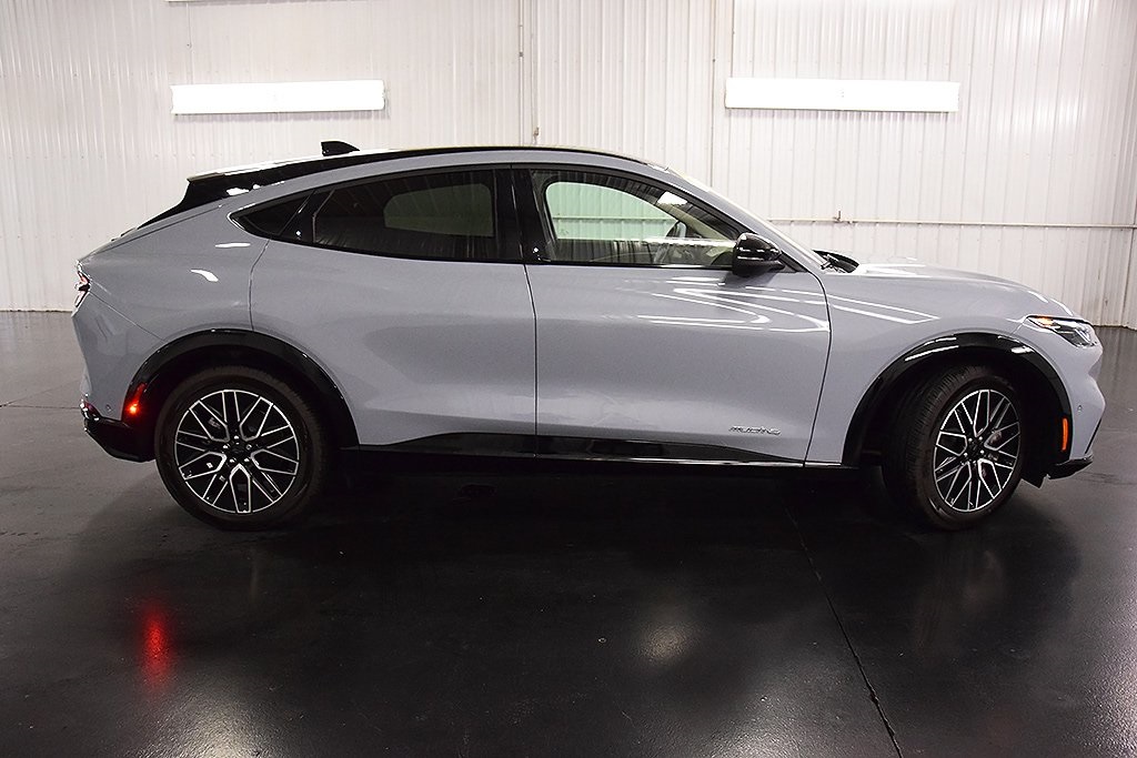 Vehicle image 4 of 35