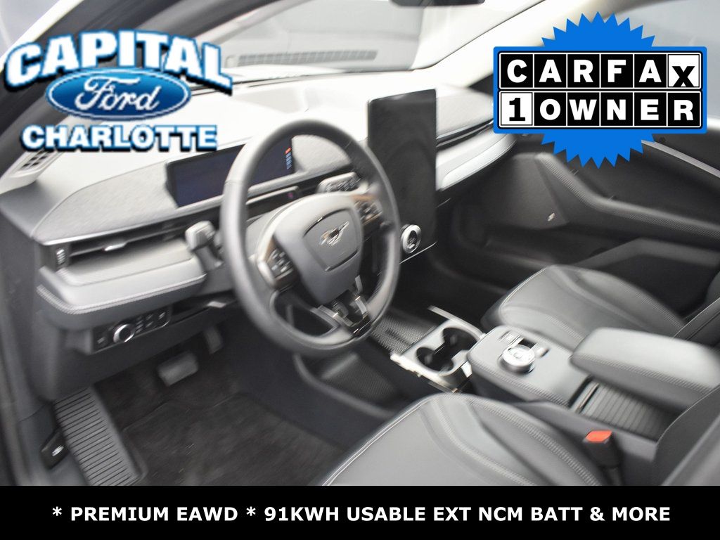 Vehicle image 33 of 43