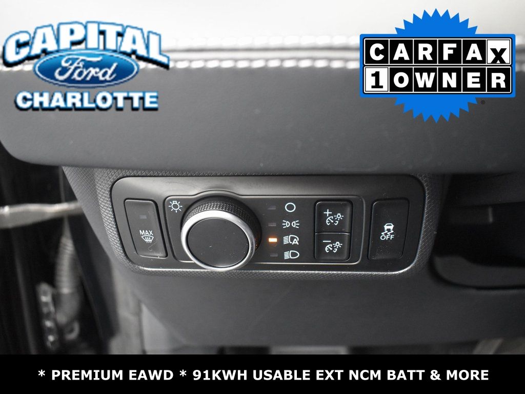 Vehicle image 34 of 43
