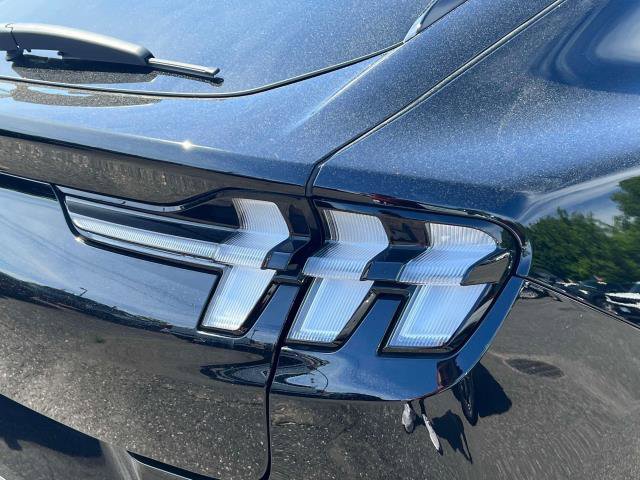 Vehicle image 9 of 39