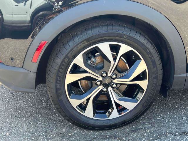 Vehicle image 14 of 39