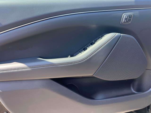 Vehicle image 21 of 39