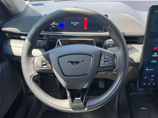 Vehicle image 17 of 39