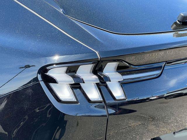 Vehicle image 10 of 39