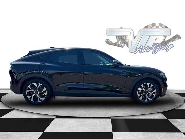 Vehicle image 4 of 39