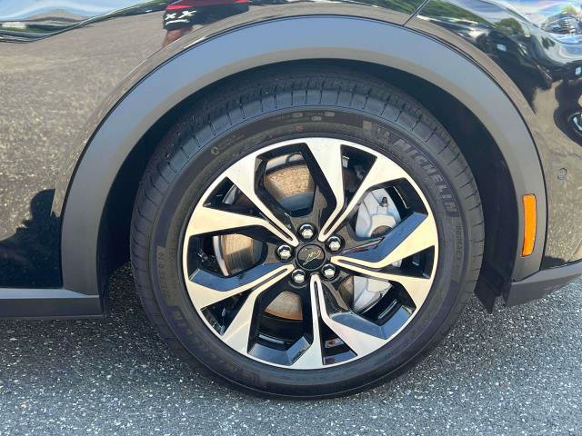 Vehicle image 13 of 39