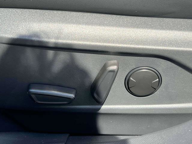 Vehicle image 23 of 39
