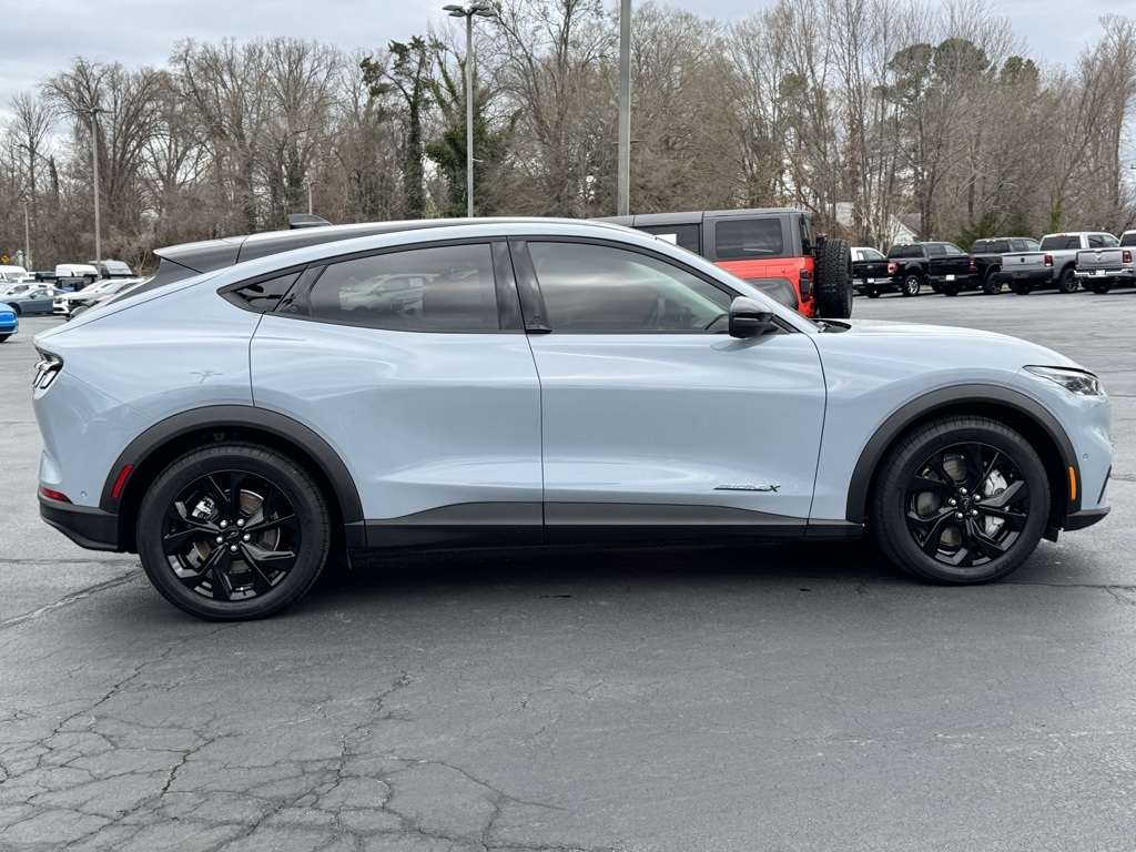 Vehicle image 4 of 46
