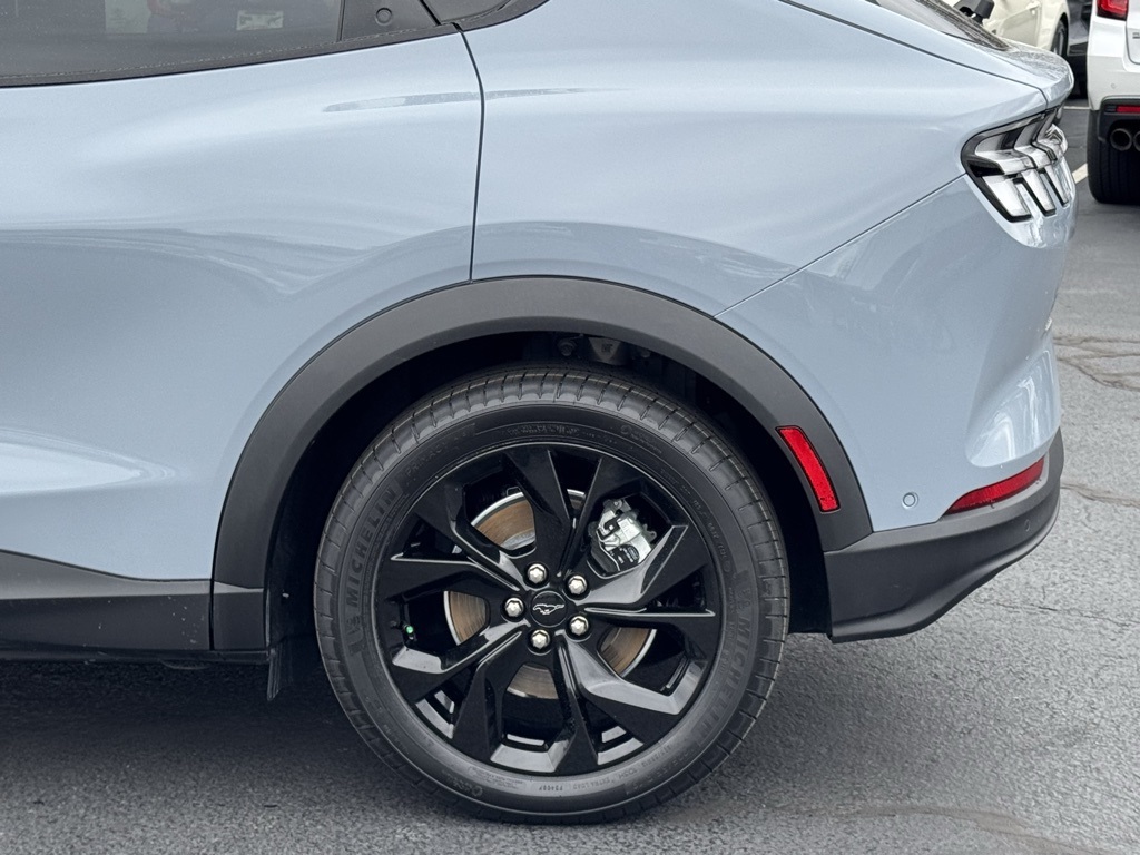 Vehicle image 42 of 46
