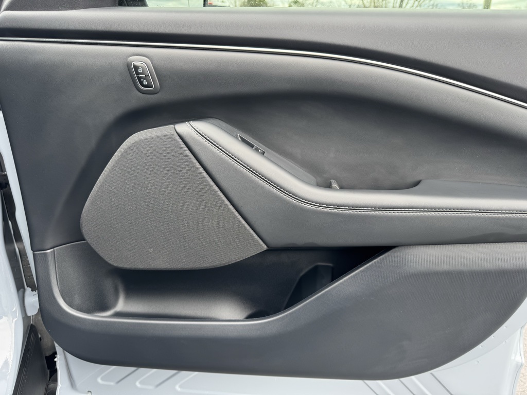 Vehicle image 28 of 46