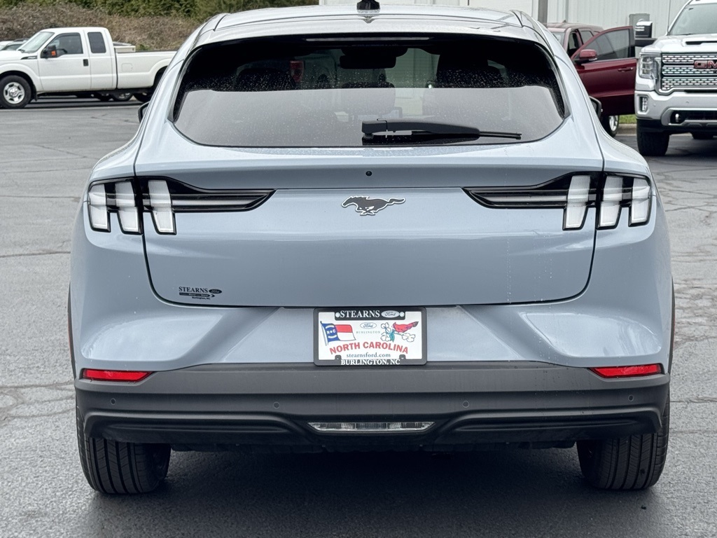 Vehicle image 7 of 46