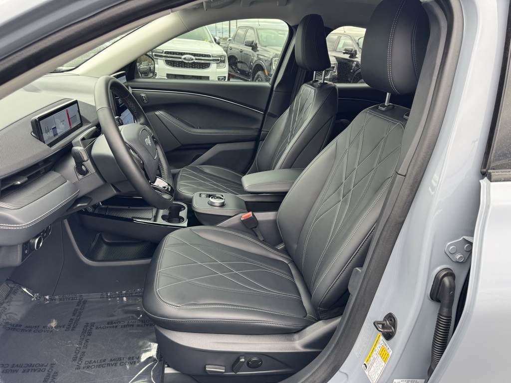 Vehicle image 21 of 46