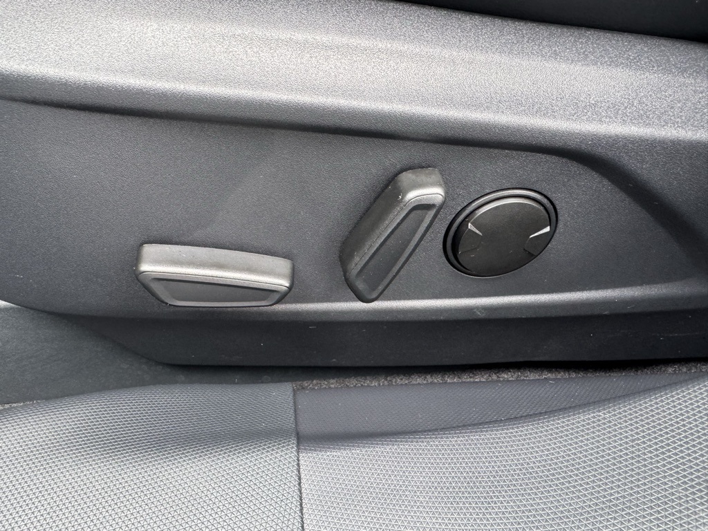 Vehicle image 22 of 46