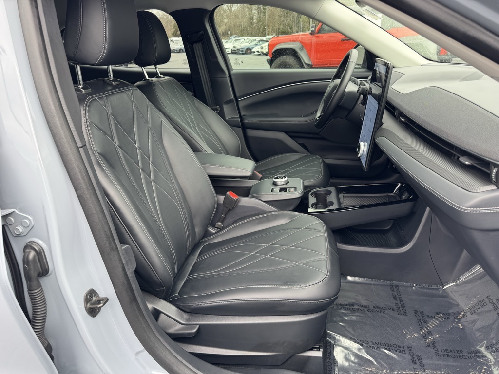 Vehicle image 27 of 46