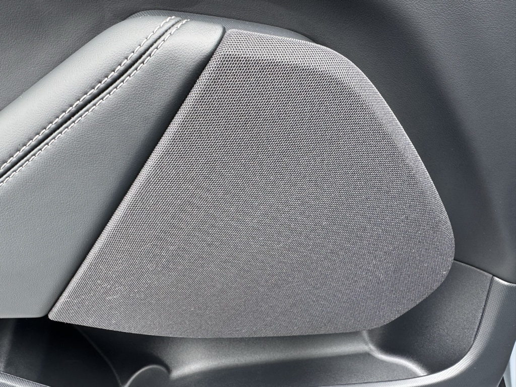 Vehicle image 26 of 46