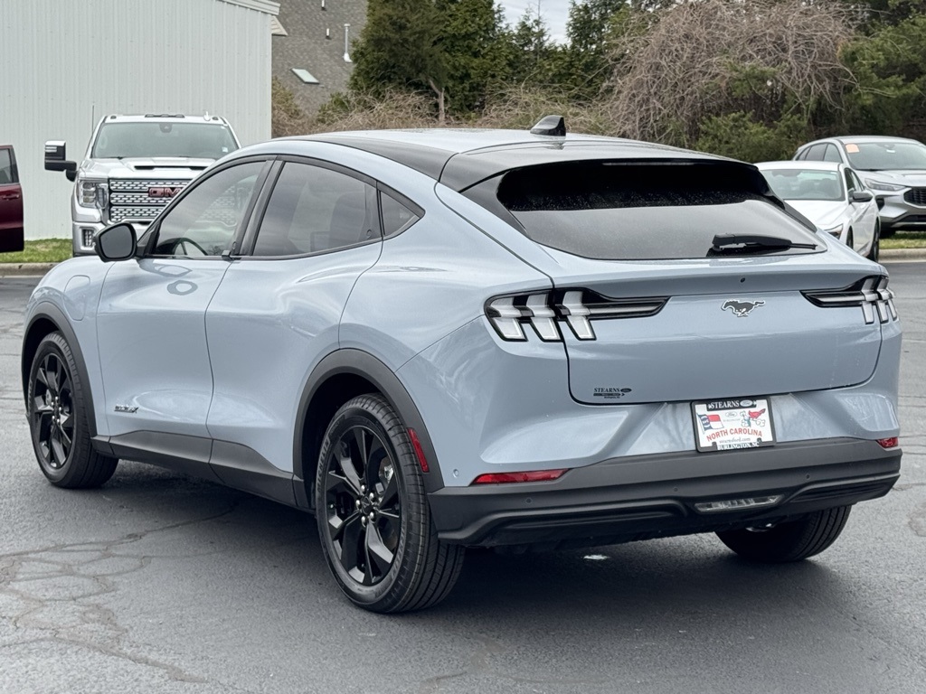 Vehicle image 8 of 46