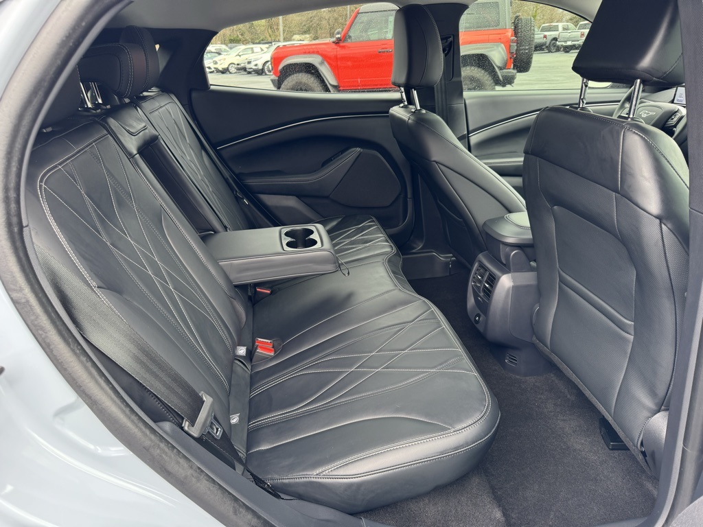 Vehicle image 31 of 46