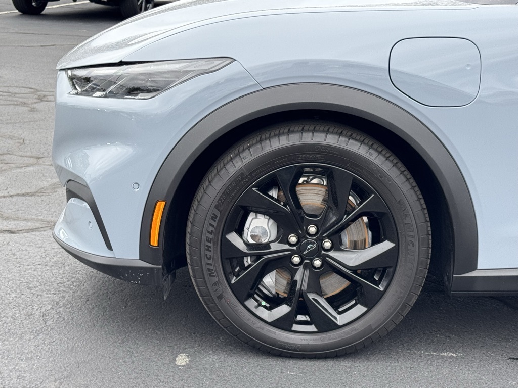 Vehicle image 41 of 46