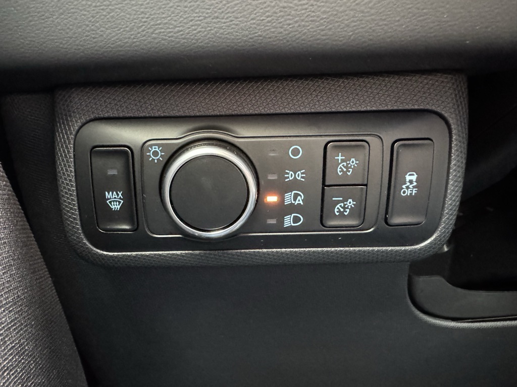 Vehicle image 37 of 46