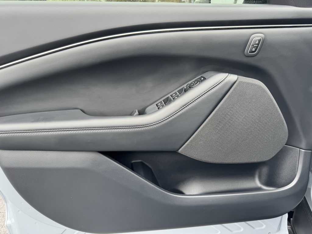 Vehicle image 23 of 46